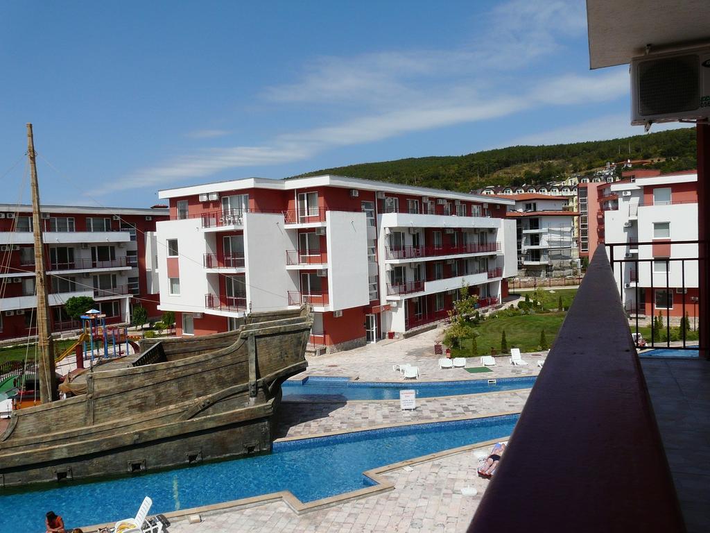 Private Apartments In Privilige Fort Beach Elenite Dış mekan fotoğraf