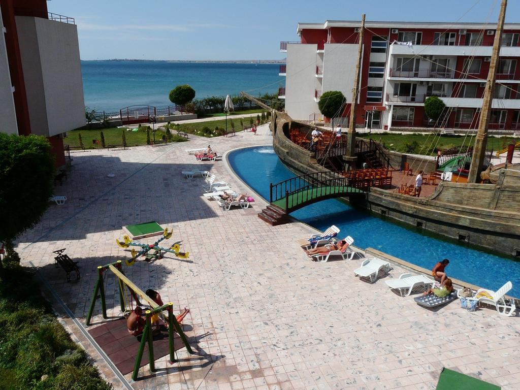 Private Apartments In Privilige Fort Beach Elenite Dış mekan fotoğraf
