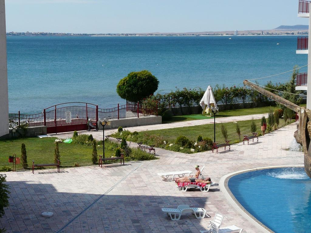 Private Apartments In Privilige Fort Beach Elenite Dış mekan fotoğraf