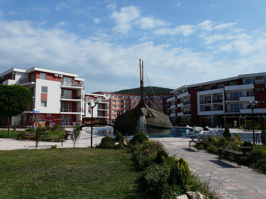 Private Apartments In Privilige Fort Beach Elenite Dış mekan fotoğraf
